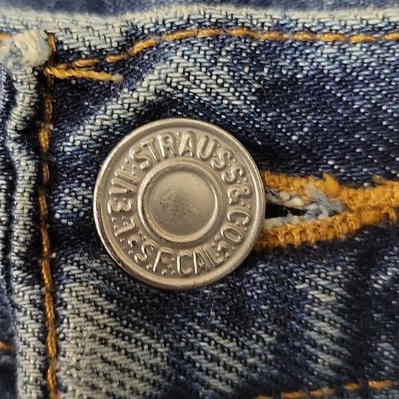 LEVIS WOMENS CUTOFF SUPER LOW SHORTS CUT BY USER SIZE 7 juniors - Picture 3 of 5